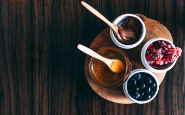 Fresh blueberries and frozenraspberries, honey and hazelnut paste.