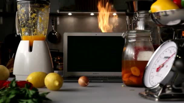 Cozinhar ecommerce computador macbook — Vídeo de Stock