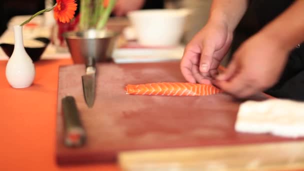 Sushi sashimi cooking salmon cut — Stock Video