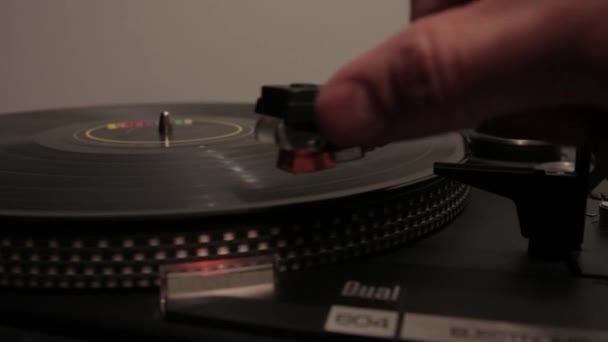 Stary gramofon retro muzyka winylu — Wideo stockowe