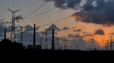 Elektrik telleri zaman atlamalı günbatımı