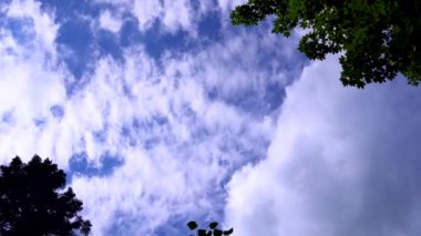 mavi gökyüzü bulutlar doğanın video