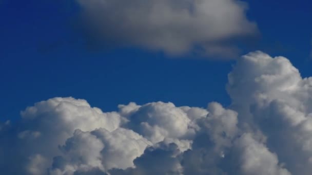Nube lapso de tiempo cielo azul — Vídeo de stock