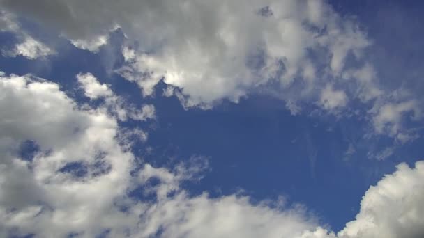 Vídeo Nubes Cielo Azul Forma — Vídeo de stock