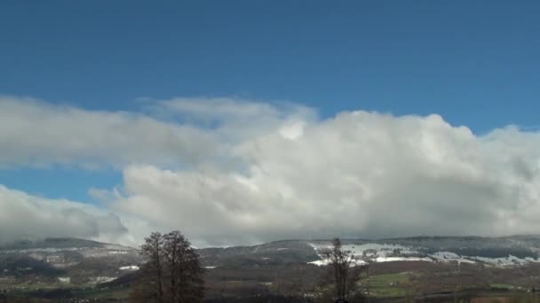 Nuvens inverno neve céu de montanha — Vídeo de Stock