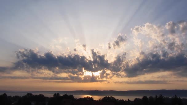 太陽雲時間経過光湖 — ストック動画