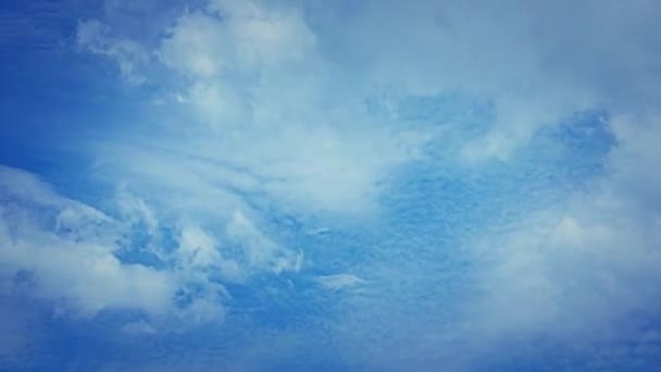 Nubes blancas timelapse verano — Vídeo de stock