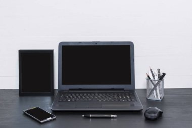 Çalışma alanı şablonu. Ofis tablo Masası bilgisayar, telefon, kalem
