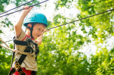 beş yıl çocuk yolda ip-orman