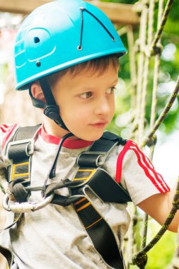 beş yıl çocuk yolda ip-orman