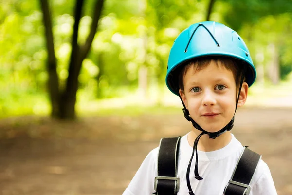 Five year boy on rope-way in forest — Stock Photo, Image