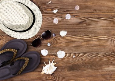 Ahşap masa Beach ve tatil öğeleri. Kopya alanı ile Üstten Görünüm