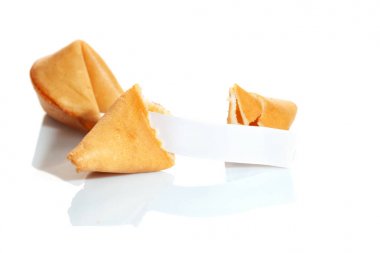 Beyaz arka plan üzerinde izole Çin fal kurabiyesi