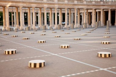 Paris, Fransa - 14 Ağustos 2016: Palais Royal güzel turistik cazibe görünümü
