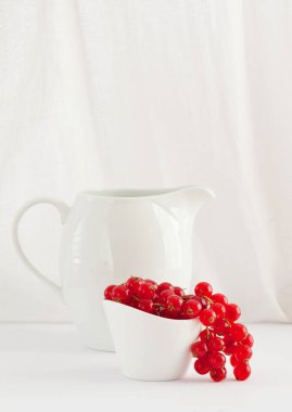 Somun beyaz kase ve krema