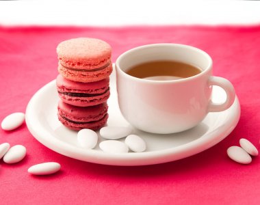 Beyaz şeker ve çay ile lezzetli tatlı macarons