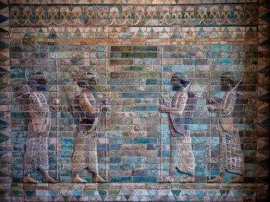 Paris, Fransa - 22 Şubat 2017: Antik Mısır duvar heykel Louvre Müzesi'nde