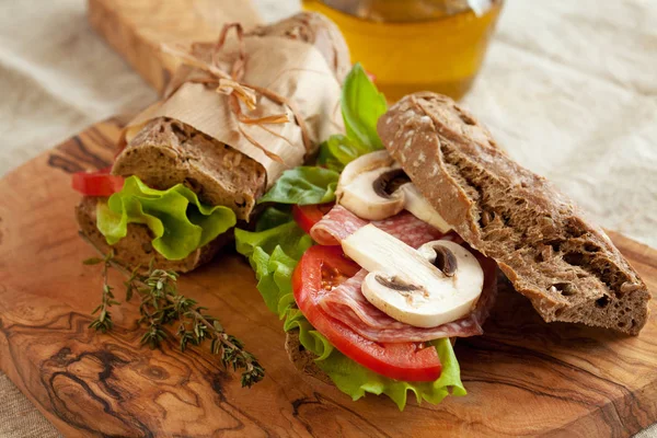 Gesunde Bio Sandwiches Mit Salat Und Tomaten — Stockfoto