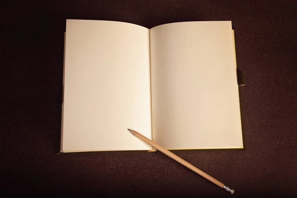 Abrir Páginas Blanco Del Cuaderno Con Lápiz — Foto de Stock