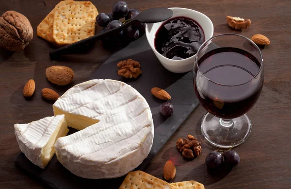 Camembert Cheese Wine Fruits Nuts — Stock Photo, Image