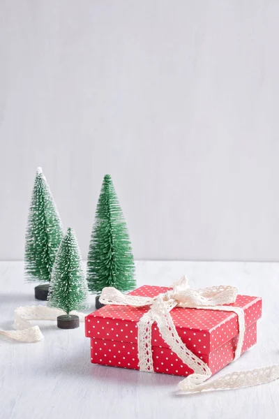 Vánoční Dekorace Dárkové Krabice Kopií Prostor Nad Dřevěné Pozadí Vánoce — Stock fotografie