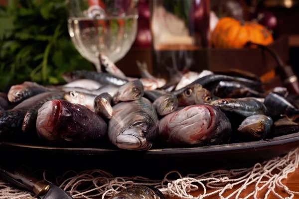 Pescatore Cattura Del Pesce Fresco Pronto Preparazione Cucina — Foto Stock