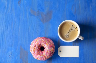 Tatlı çörek ve fincan espresso Üstten Görünüm