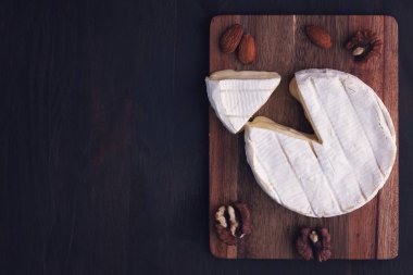 Fransız kremsi inek sütü peynir camembert