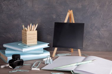 Okul derslerin başladığı için sağlar. Kopya alanı geri konseptiyle okul için