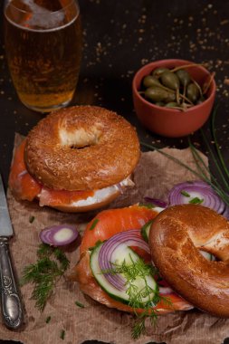 Rustik tarzı diner taze simit