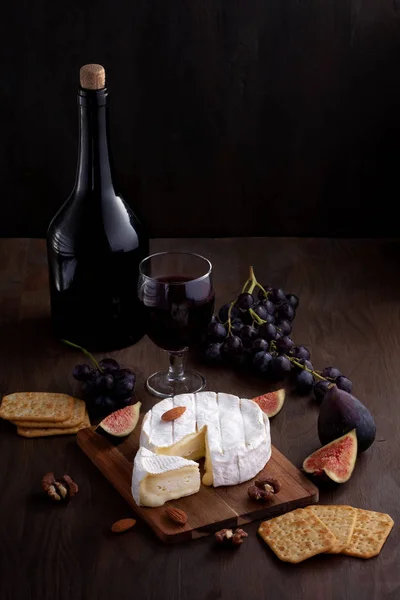 Camembert Cheese Wine Fruits Nuts — Stock Photo, Image