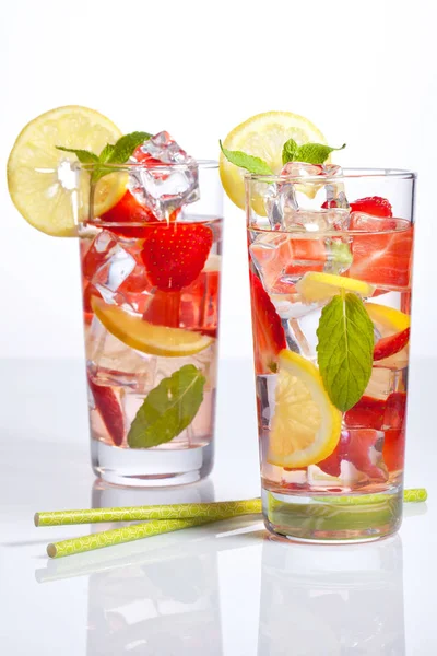 Refreshing Strawberry Lemonade Lemon Mint — Stock Photo, Image