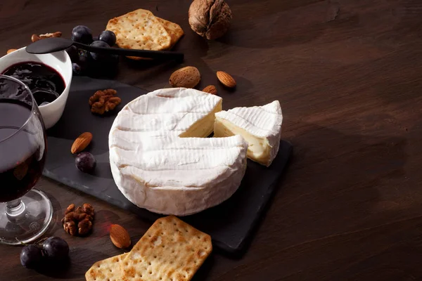 Camembert Cheese Wine Fruits Nuts — Stock Photo, Image