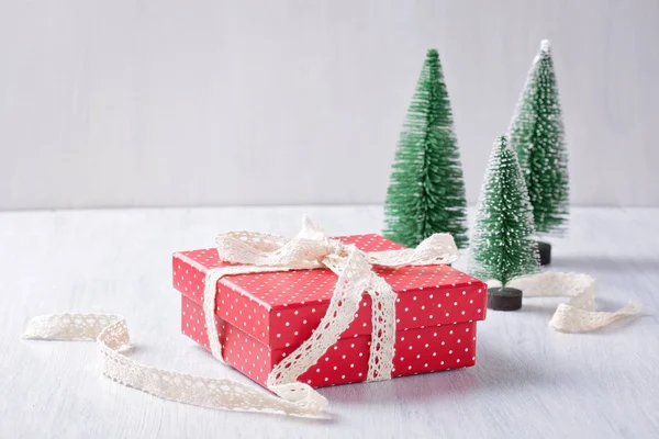 Kerst Decoratie Cadeau Doos Met Kopie Ruimte Houten Achtergrond Xmas — Stockfoto