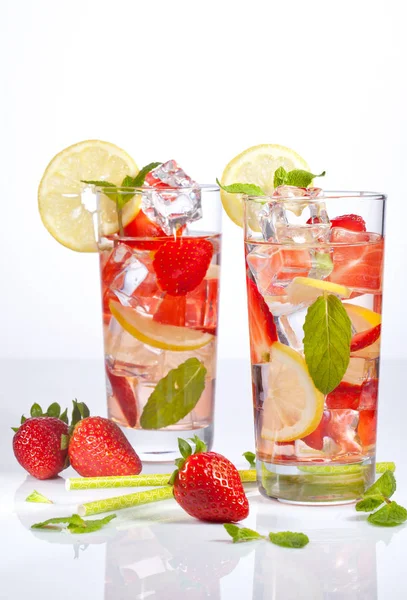 Refreshing Strawberry Lemonade Lemon Mint — Stock Photo, Image