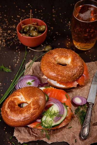 Restaurante Estilo Rústico Com Bagels Frescos — Fotografia de Stock