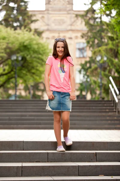 Menina Adolescente Elegante Feliz Roupa Verão — Fotografia de Stock