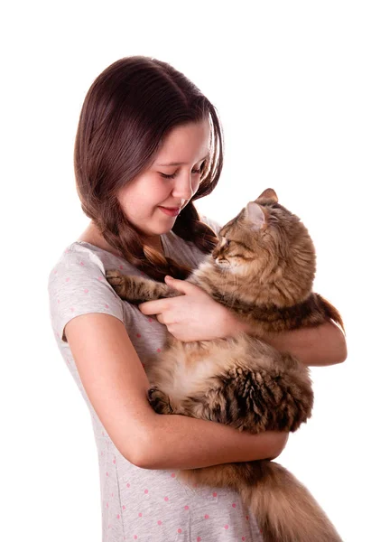 Porträt Des Glücklichen Teenagermädchens Mit Der Niedlichen Flauschigen Katze Auf — Stockfoto