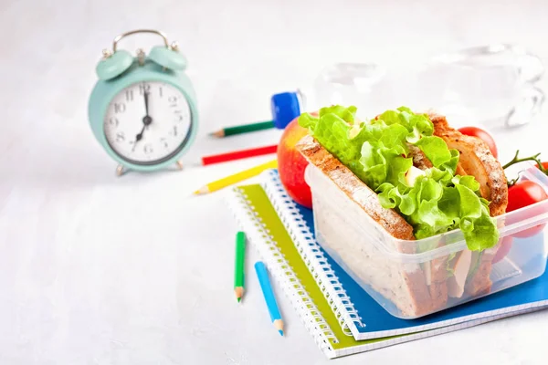 Sanduíche Fresco Maçã Para Almoço Saudável Lancheira Plástico — Fotografia de Stock