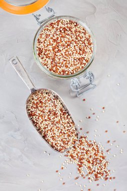 Quinoa esansiyel amino asitler, lif, protein, antioksidanlar, mineraller zengin. Sağlıklı gıda kavramı