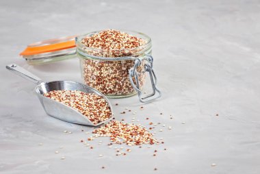 Quinoa esansiyel amino asitler, lif, protein, antioksidanlar, mineraller zengin. Sağlıklı gıda kavramı