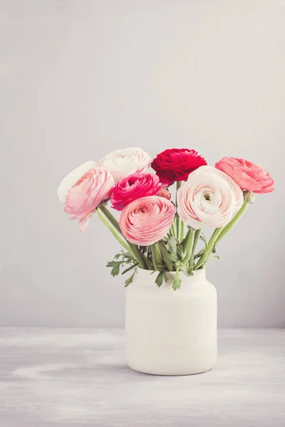 Buquê Flores Ranúnculo Rosa Branco — Fotografia de Stock