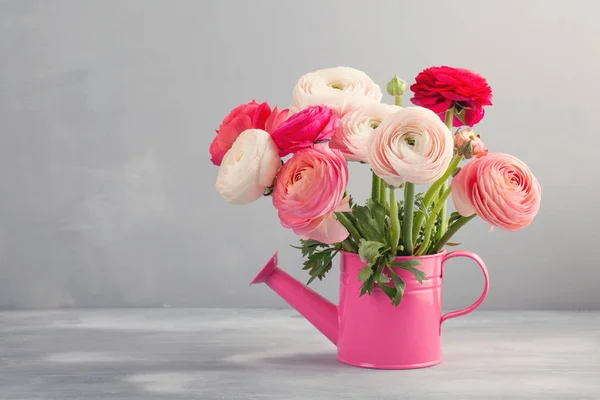 Букет Розовых Белых Цветков Ранункулуса — стоковое фото
