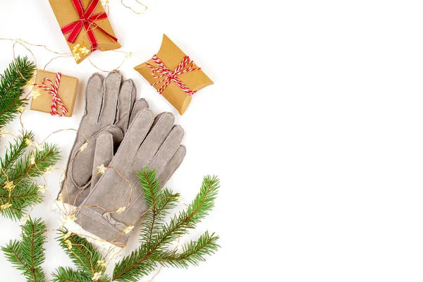 Vista Superior Composición Navideña Con Regalos Árbol Navidad Guantes Cálidos — Foto de Stock