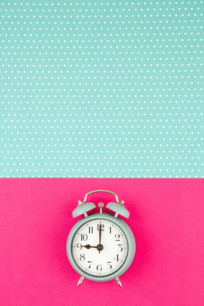 Flat lay with vintage alarm clock over the pastel background — Stock Photo, Image