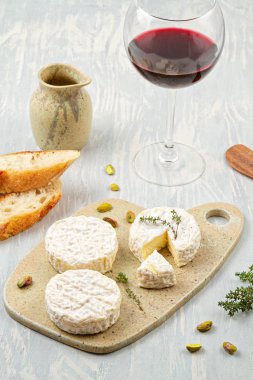 Açık büfe partisi için Fransız Çin yemeği tabağı. Geleneksel Fransız ya da İtalyan bütünlüğü