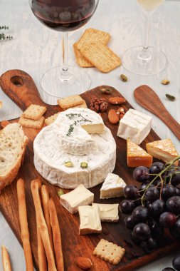 Açık büfe partisi için Fransız Çin yemeği tabağı. Geleneksel Fransız ya da İtalyan bütünlüğü