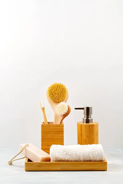 Bamboo acessories for bath - bowl, soap dispenser, brushes, tooth brush, towel and organic dry shampoo for personal hygiene — Stock Photo, Image