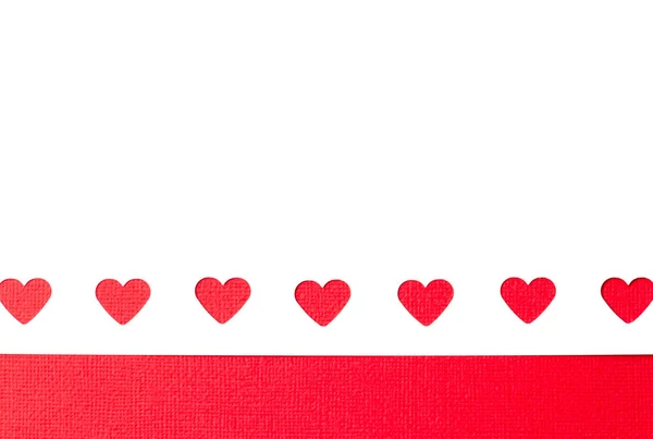 Kâğıt kalplerin süslemesini kes. Aziz Valentine, Anneler Günü, doğum günü tebrik kartları, davetiye, kutlama konsepti. — Stok fotoğraf
