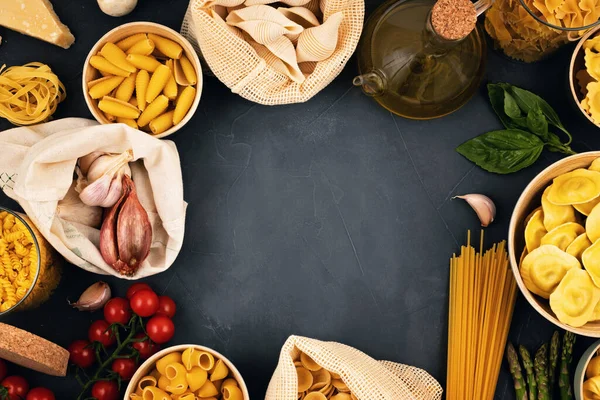 Flach Lag Mit Traditionellen Italienischen Pasta Aus Biologischem Anbau Und — Stockfoto